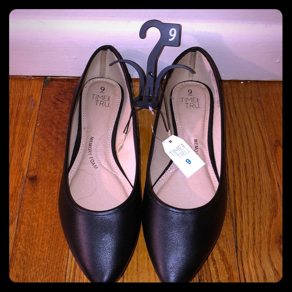 Black point shoes